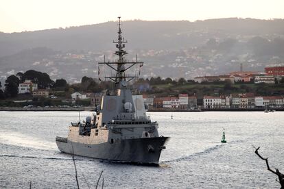 La fragata 'Blas de Lezo' zarpa del Arsenal Militar de Ferrol para dirigirse al mar Negro.