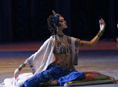 Uliana Lopátkina, para muchos la mejor bailarina del mundo, en una escena de <i>Sheredzade. </i>