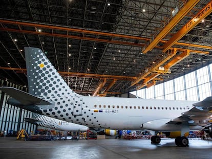 Presentación del nuevo modelo Airbus A 320neo de Vueling, en El Prat.