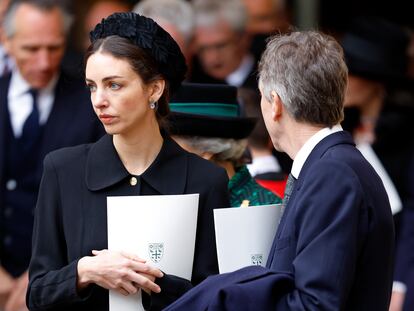 Rose Hanbury, marquesa de Cholmondeley, y David Cholmondeley, séptimo marqués de Cholmondeley, asisten a un servicio de Acción de Gracias en recuerdo del príncipe Felipe, duque de Edimburgo, en la abadía de Westminster el 29 de marzo de 2022 en Londres.