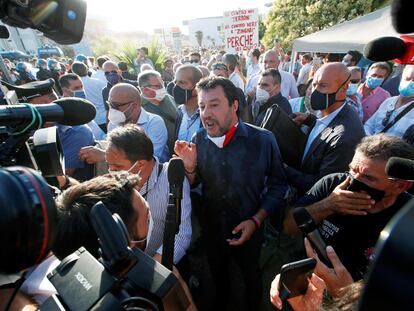 El líder de la Liga, Matteo Salvini, este lunes en el municipio de Mondragone.