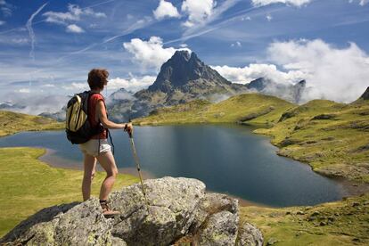 El lago Gentau, con el Midi d’Ossau (2.885 metros) al fondo, en el Pirineo francés.