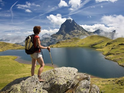 El lago Gentau, con el Midi d’Ossau (2.885 metros) al fondo, en el Pirineo francés.