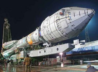 La nave Soyuz-FG con un satélite experimental del programa Galileo en el cosmódromo de Baikonur en Kazajistán.