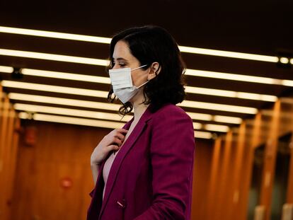 La presidenta de Madrid, Isabel Díaz Ayuso, antes de intervenir en el Foro ABC.