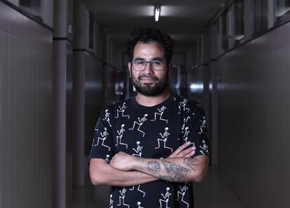 Gastón Angulo, en los pasillos del instituto.
