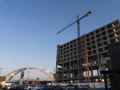 Un edificio en construcción, en la zona de mayor crecimiento de Aguascalientes.
 