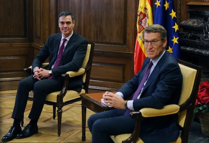 Reunión entre el Presidente del Gobierno, Pedro Sánchez y el lider de la oposición (PP), Alberto Núñez Feijóo, en el Congreso de los Diputados el pasado 22 de diciembre.