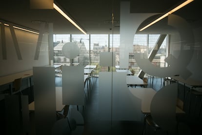 Espacio de la biblioteca pública del Eixample cedido por el Ayuntamiento a las escuelas.