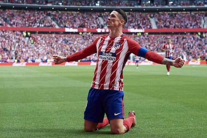 Fernando Torres celebrando un tanto.