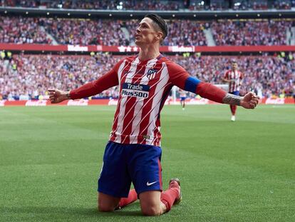 Fernando Torres celebrando un tanto.