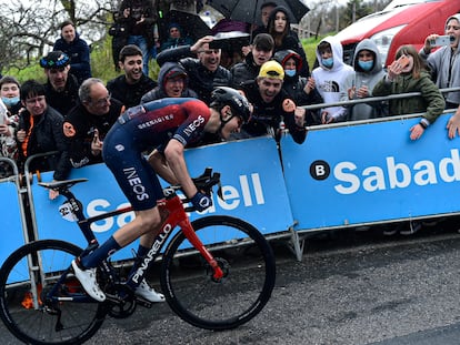 Carlos Rodríguez, en pleno esfuerzo durante la quinta etapa de la Vuelta al País Vasco entre Zamudio y Mallabia.