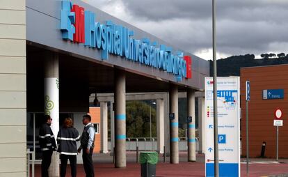 Entrada al Hospital Universitario de Torrejon de Ardoz, este domingo.