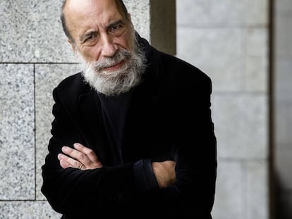 El poeta chileno Raúl Zurita, retratado en Alicante.