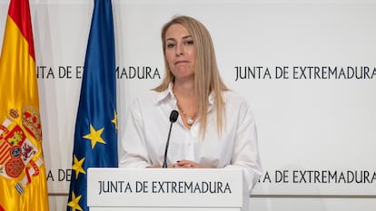 La presidenta de la Junta de Extremadura, María Guardiola, en la comparecencia en la que ha anunciado la convocatoria de elecciones anticipadas, este lunes, en Mérida.