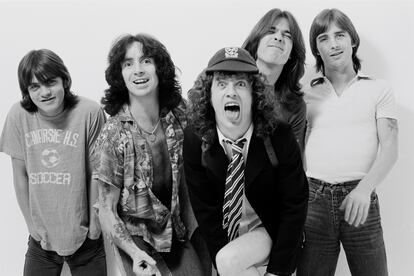 AC/DC en 1979: Malcolm Young, Bon Scott, Angus Young, Cliff Williams y Phil Rudd. 