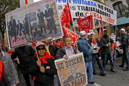 Centenares de trabajadores de Nueva Rumasa se manifiestan en Madrid en defensa del empleo y la actividad en el grupo empresarial.
