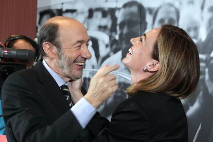 Alfredo Pérez Rubalcaba y Carme Chacón, en un acto electoral del PSC en Barcelona, el pasado 17 de noviembre.