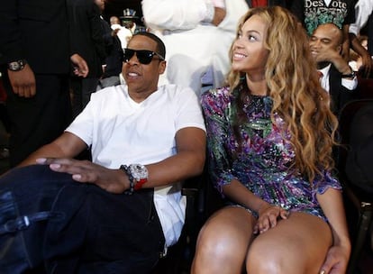 El propietario de la cadena local TV Dubrovnik, Dragan Banovic, ha denunciado que un guardaespaldas de Beyoncé le pateó anoche mientras trataba de filmar en el turistico puerto croata a la cantante y su esposo Jay-Z, que habían llegado en su yate. Añadió que mientras el guardaespaldas lo golpeaba, Jay-Z lo incitaba, diciendo algo como "Kill, Kill!" (mata, mata). Según los medios croatas, durante el incidente el guardaespaldas tiró al suelo la cámara de Banovic, que se rompió, y luego le golpeó.