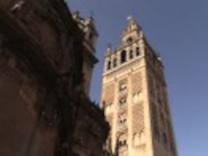 La Giralda, el puente de Triana, la plaza de España, la Judería... Paco Nadal recorre la ciudad de la mano de su anfitrión con Airbnb