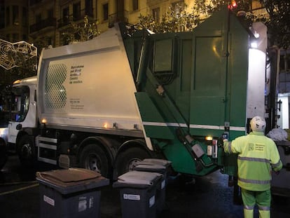 Recogida de basuras en Barcelona.