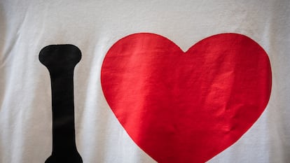 La justicia europea rechaza registrar como marca el símbolo ‘I love’ en camisetas