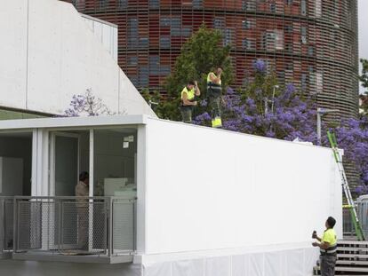 Exposición del Ayuntamiento de Barcelona de pisos piloto construidos en contenedores.