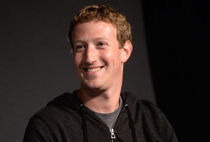 Uno de los últimos en incorporarse a las mayores fortunas del mundo, el fundador de Facebook, el norteamericano Mark Zuckerberg, ha revolucionado la comunicación gracias a las redes sociales. A sus 31 años, es el más joven de la lista, con una fortuna de 43.600 millones de dólares a la que ha contribuido la salida a Bolsa de Facebook en 2012.