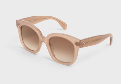El color avellana de estas gafas de Celine y su forma de montura cuadrada transformarán en sofisticado cualquier look con el que te las pongas.

290€