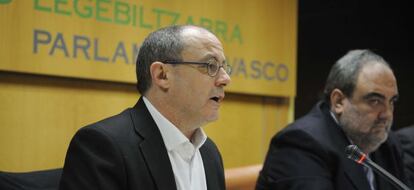 El alcalde de San Sebastián, Juan Karlos Izagirre y Mikel Unzalu, presidente de la comisión.