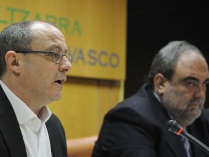 El alcalde de San Sebastián, Juan Karlos Izagirre y Mikel Unzalu, presidente de la comisión.
