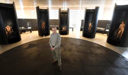 El paleoantropólogo José María Bermúdez de Castro en el Museo de la Evolución Humana, en Burgos, el pasado 16 de marzo.