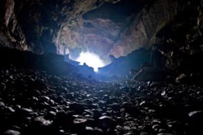 Interior de la cueva Deer, en el parque nacional de Gunung Mulu, Borneo (Malasia).