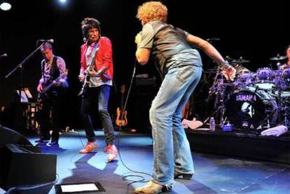 Wood (izquierda) y Hucknall, reunidos como The Faces.