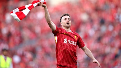 Diogo Jota celebra la conquista de la última Premier el pasado mayo, en Anfield.