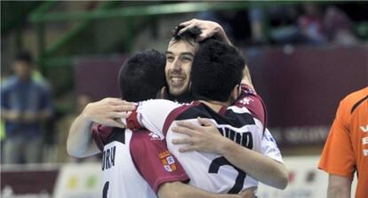 Los jugadores de Caja Segovia celebran un gol ante el Burela