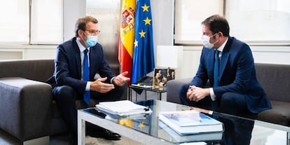 El líder del PP, Alberto Núñez Feijóo, con el presidente de Cepyme, Gerardo Cuerva.