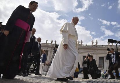 El Papa Francisco durante su audiencia de los mi&eacute;rcoles enla Plaza San Pedro.