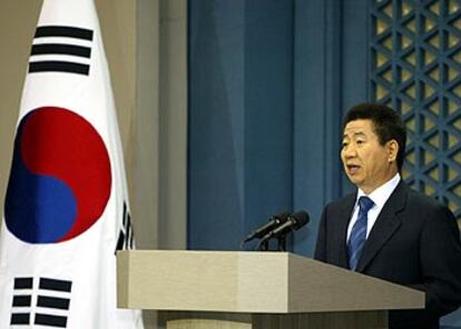 El presidente de Corea del Sur, Roh Moo Hyun, se dirige a la nación para explicar su decisión de enviar tropas a Irak.