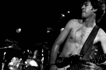 Hillel Slovak tocando en Holanda en 1988 con Red Hot Chili Peppers.