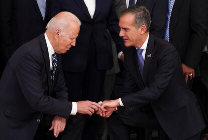 Eric Garcetti y Joe Biden