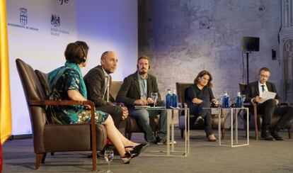 Desde la izquierda, Smith, Alexander, Planelles, Ribera y Anderson ayer en el Hay Festival de Segovia.