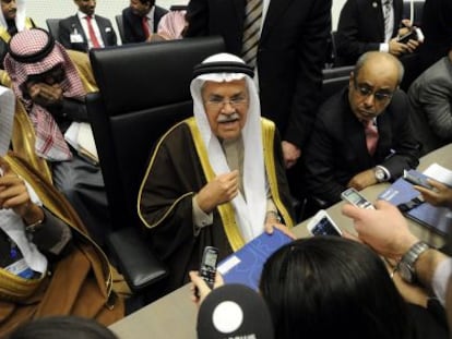 El ministro del Petr&oacute;leo saud&iacute;, Ali I. Naimi, atiende a la prensa al inicio de la 168&ordm; reuni&oacute;n de la OPEP.