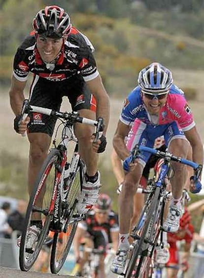 Alejandro Valverde, en primer término, durante una carrera.