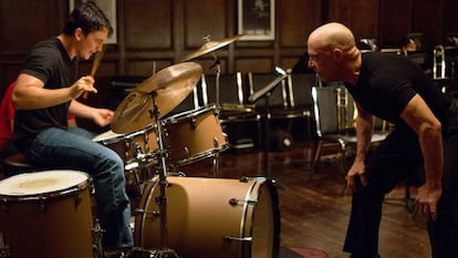 Miles Teller y J. K. Simmons, en el filme.