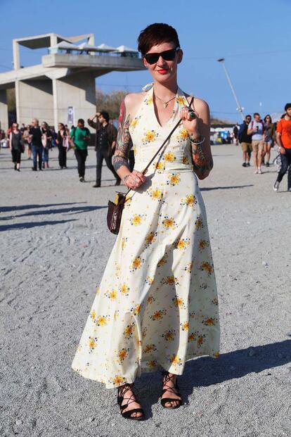 Claudia, fan de Radiohead y Goat, acudió al festival con vestido y sandalias vintage.