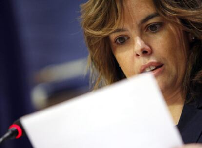 Soraya Sáenz de Santamaría, ayer, durante la rueda de prensa que ofreció en el Congreso de los Diputados.