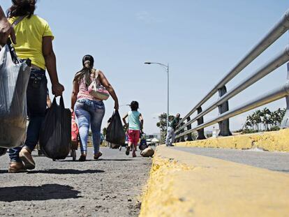 El paso de venezolanos en la frontera entre Venezuela y Colombia.