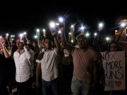 Los candidatos demócratas acusan al presidente Trump de alimentar el odio racista que supuestamente inspiró la masacre