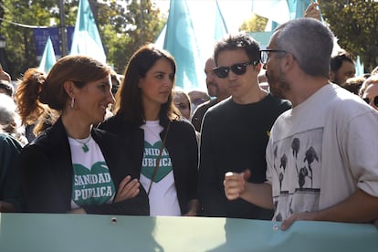 Desde la izquierda, Mónica García, Rita Maestre e Iñigo Errejón, durante la manifestación en defensa de la sanidad pública.